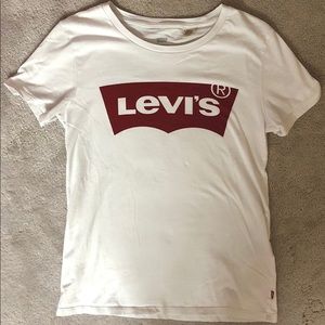Levi’s print tee shirt
